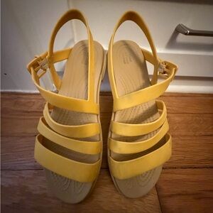 Yellow Croc Strappy Sandals sz 7